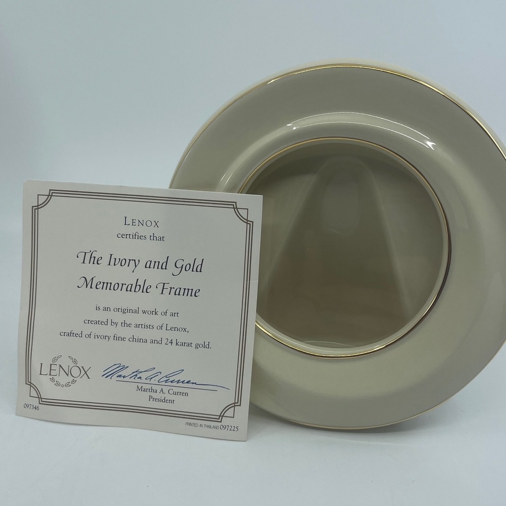 Lenox Ivory Gold Memorable Frame Round Fine China 24K Gold Trim Original Box